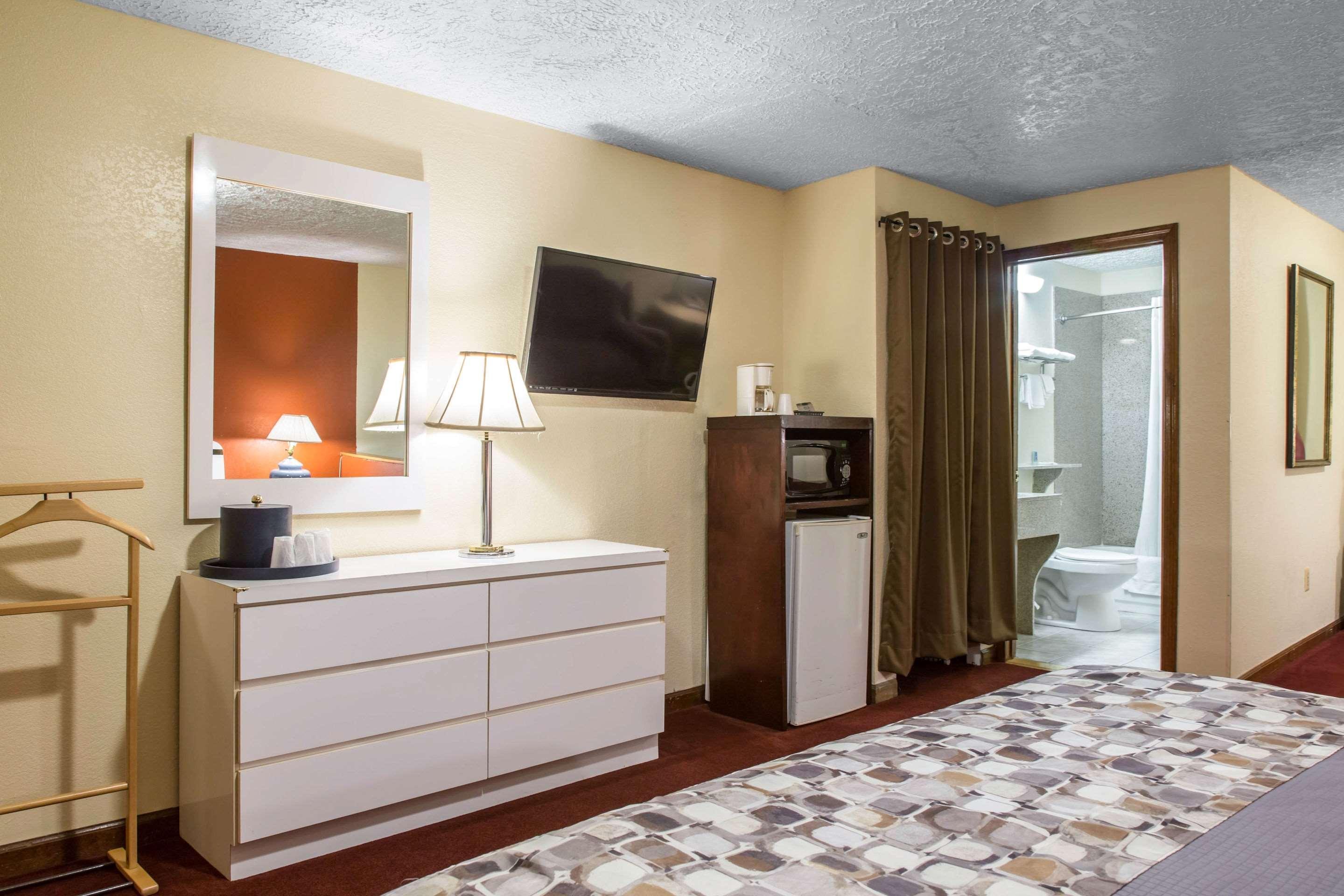 Rodeway Inn & Suites Branford - Guilford Extérieur photo